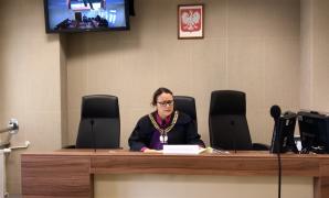 [VIDEO ]TOGI BEZ SUMIEŃ: Czy adwokat Rafał Wąworek wymyślił i pomógł w nielegalnym wywiezienia 7-latka z Polski na nielegalnie wyłudzonym paszporcie? Dlaczego pytany o świadome łamanie postanowienia Sądu Okręgowego w Szczecinie dotyczącego dziecka ucieka?