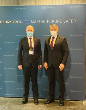 Komendant główny policji w Hadze na spotkaniu z szefami policji europejskich. Uczestniczył także w bezpośrednich rozmowach z Kierownictwem Policji Estonii, Litwy oraz Islandii