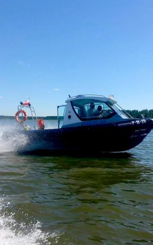 Patrol wodny uratował załogę żaglówki