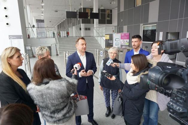 Tańcząc zumbę zbadają piersi